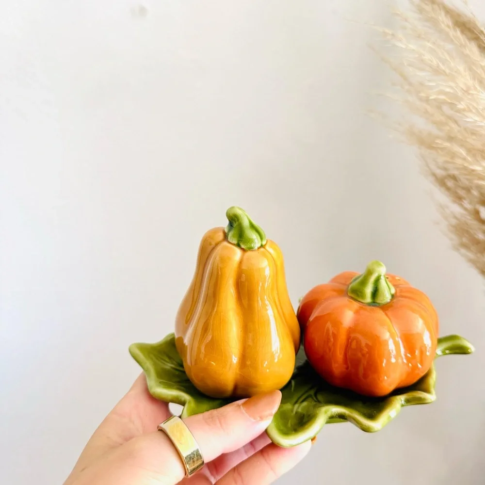 VINTAGE ANTHROPOLOGIE Gold Yellow Orange Pumpkin Squash Salt Pepper Shaker Plate